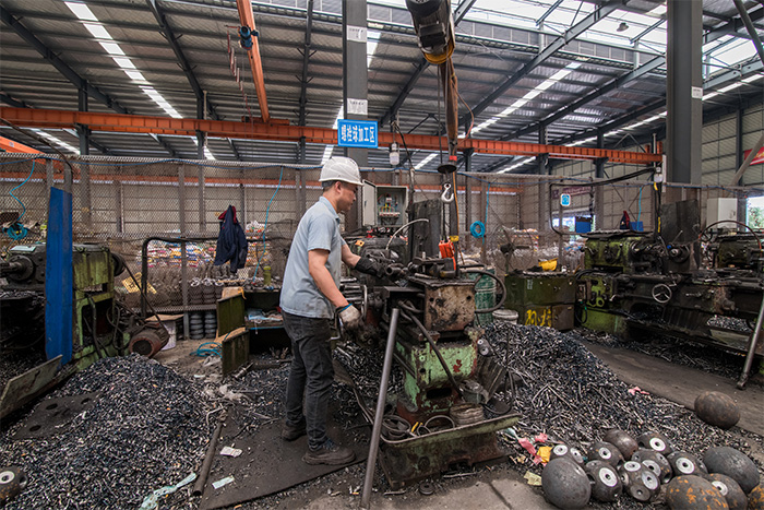 铜陵网架配件-螺栓球加工车间